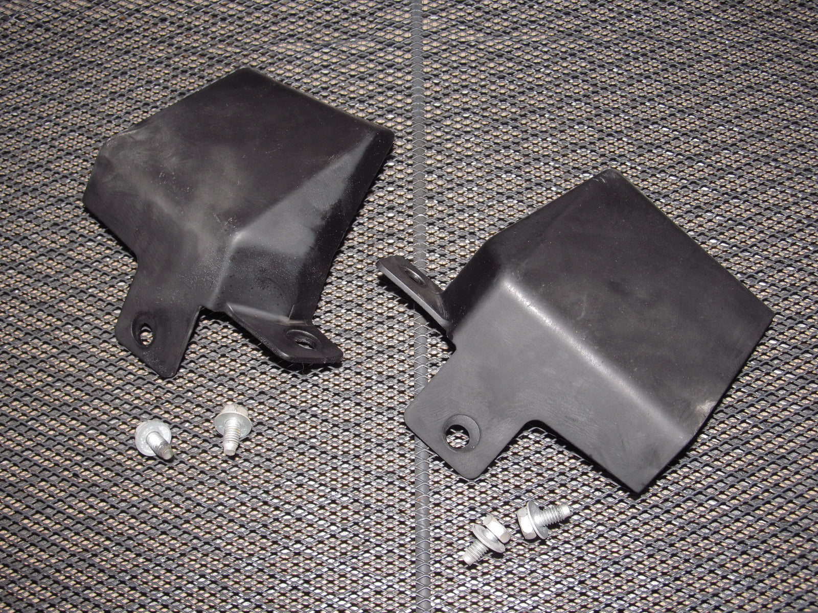 90 91 92 93 94 95 96 Nissan 300zx OEM Horn Protector Cover
