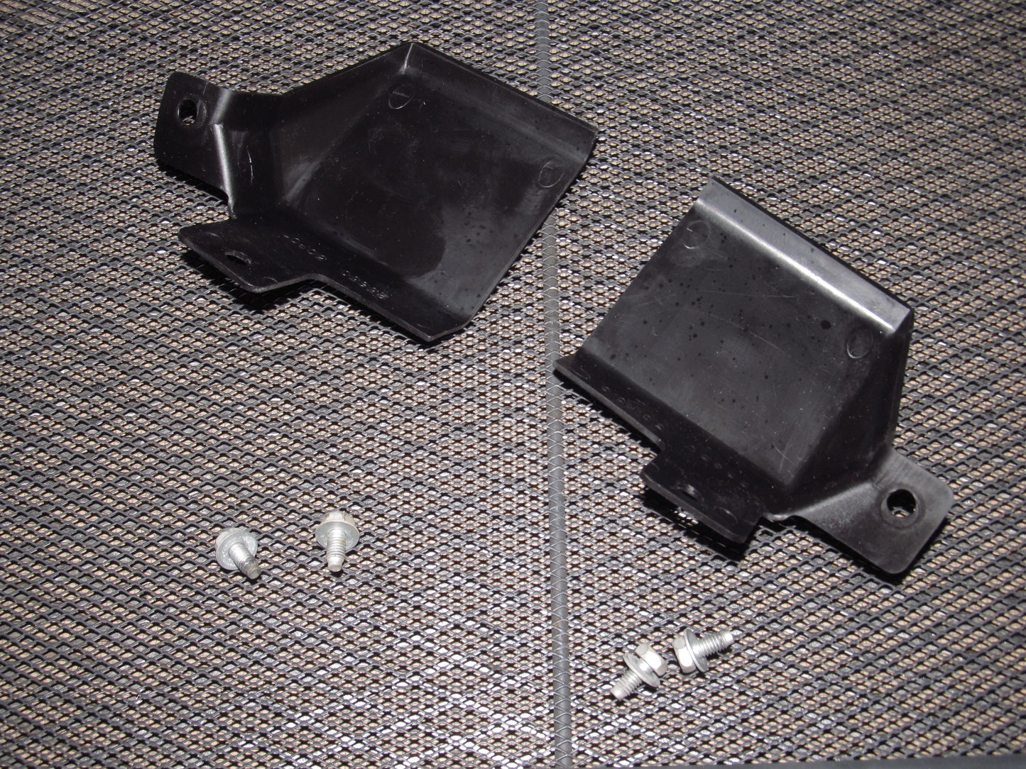 90 91 92 93 94 95 96 Nissan 300zx OEM Horn Protector Cover