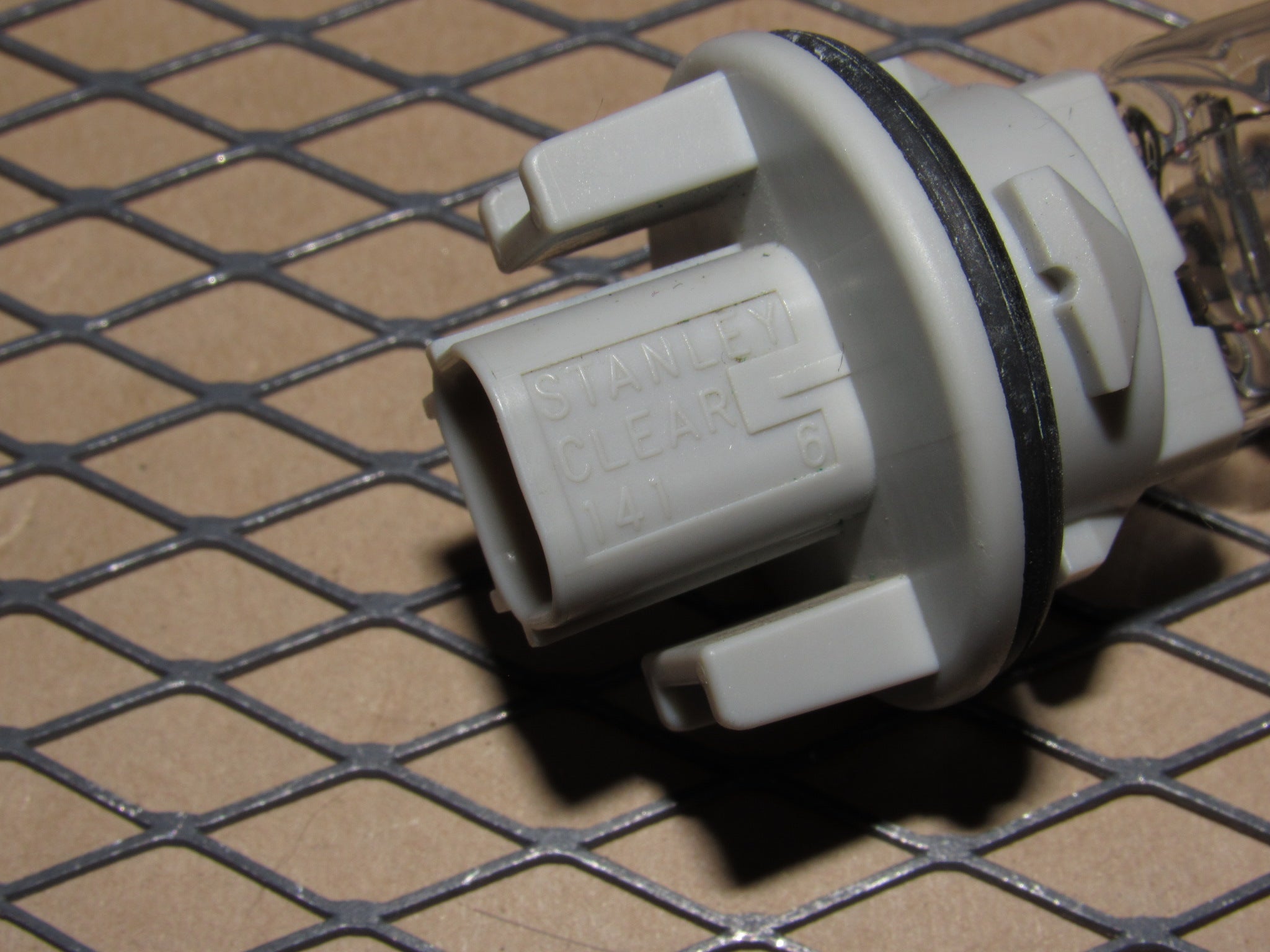 16 17 18 19 20 21 22 Mazda Miata OEM Reverse Light Lamp Bulb Socket