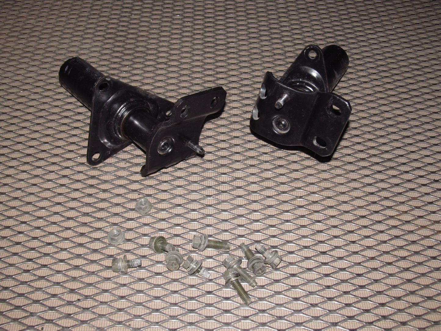 90 91 92 93 94 95 96 Nissan 300zx OEM Front Bumper Reinforcement Bracket