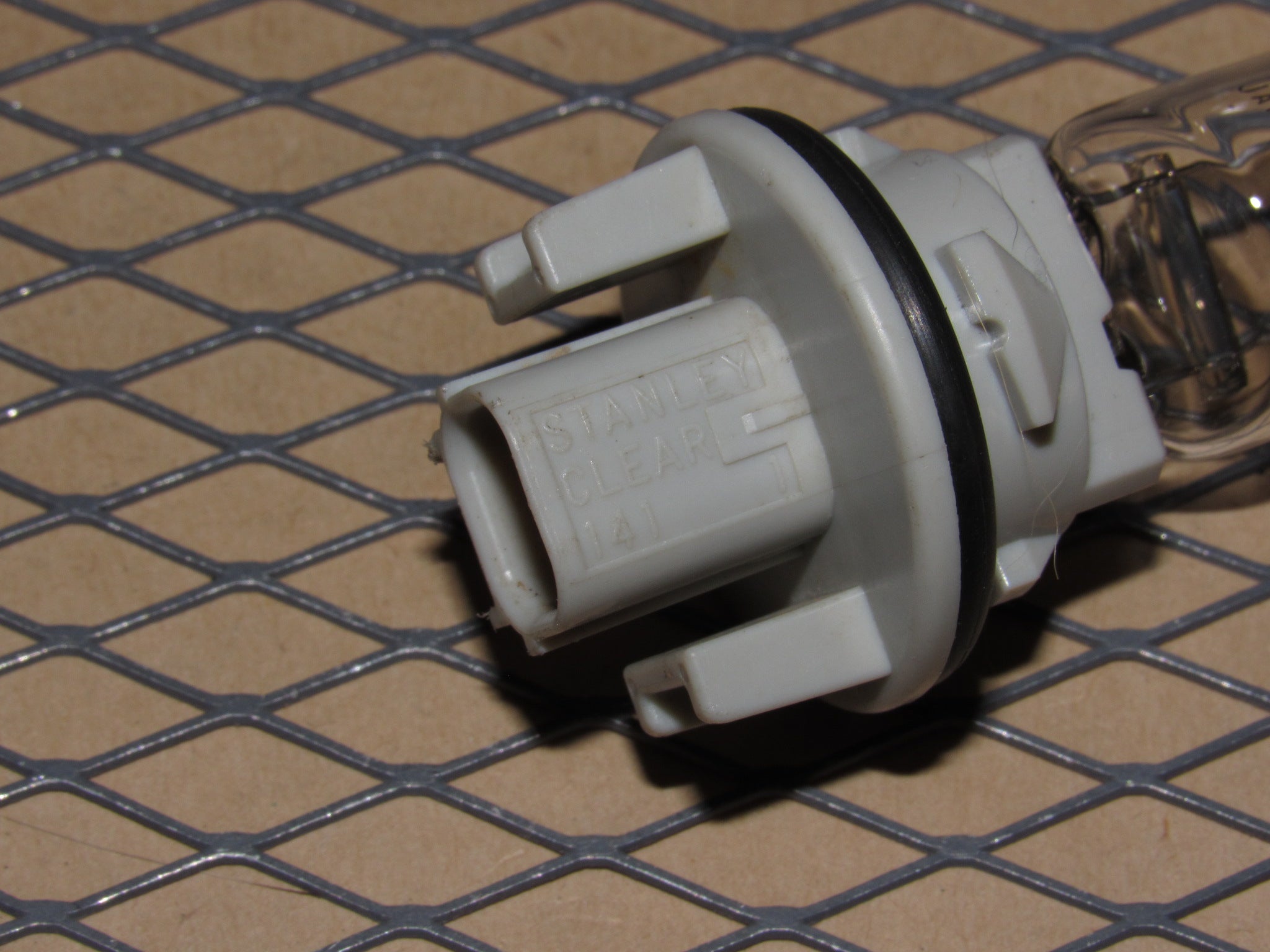 16 17 18 19 20 21 22 Mazda Miata OEM Reverse Light Lamp Bulb Socket