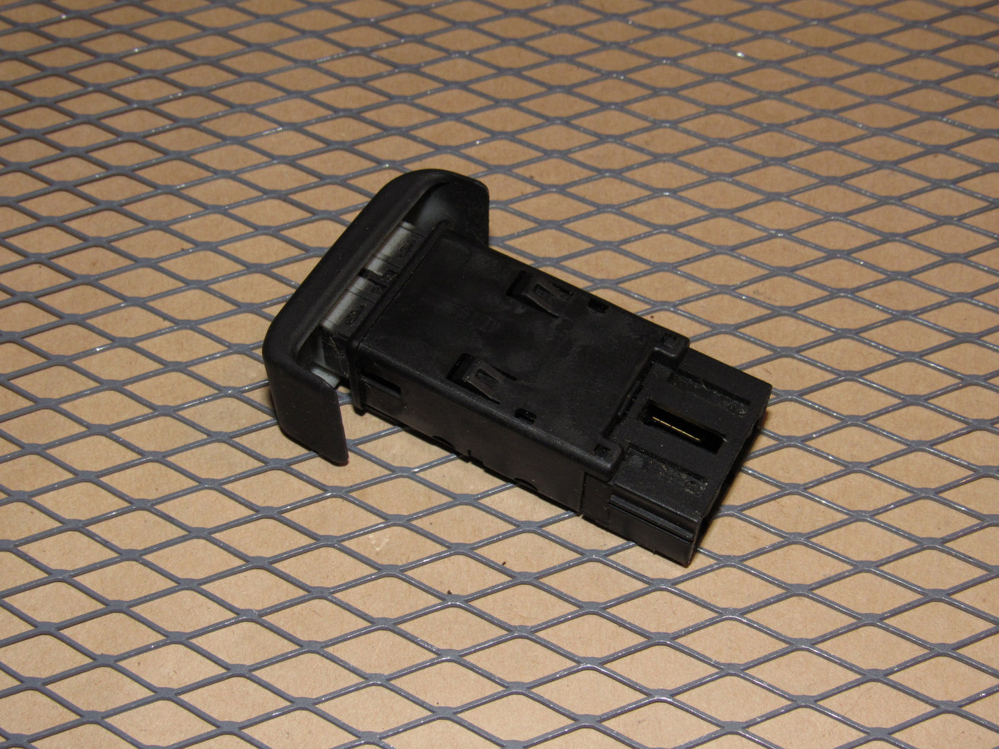 03 04 Land Rover Discovery OEM Gas Fuel Door Release Opener Switch