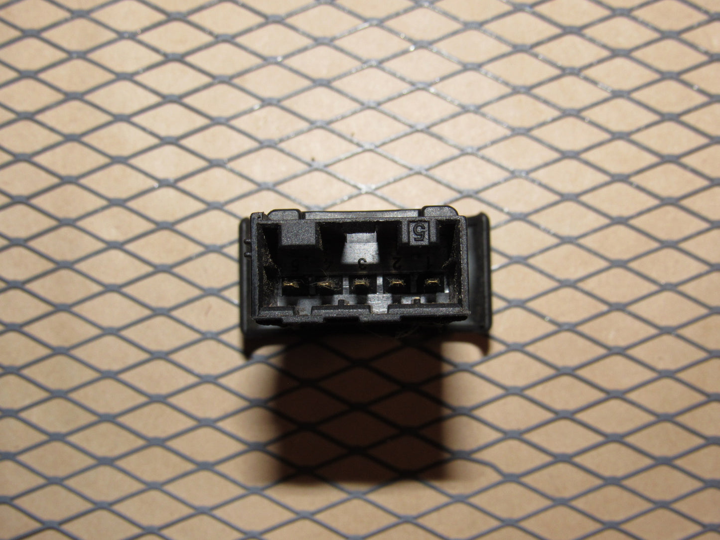 03 04 Land Rover Discovery OEM Gas Fuel Door Release Opener Switch