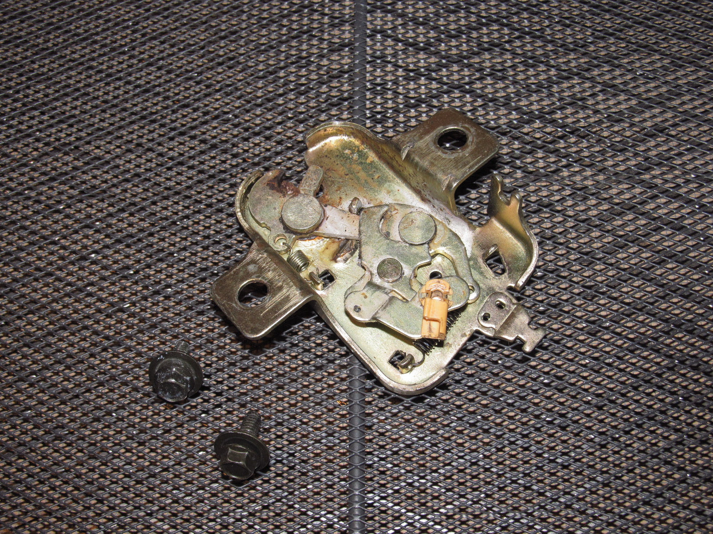 90 91 92 93 Mazda Miata OEM Trunk Latch