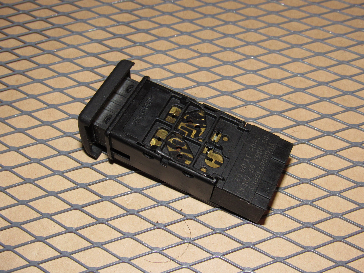 03 04 Land Rover Discovery OEM Flasher Hazard Light Switch