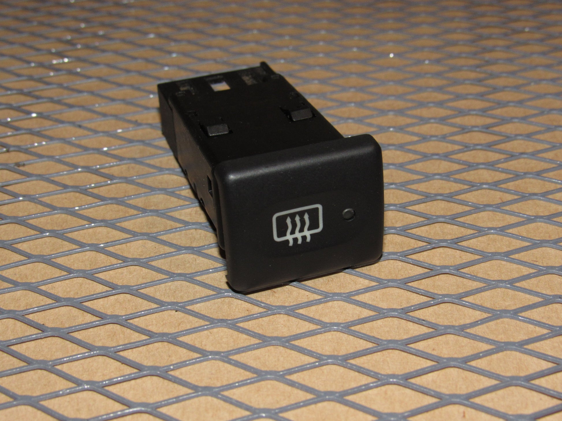 03 04 Land Rover Discovery OEM Rear Defroster Switch