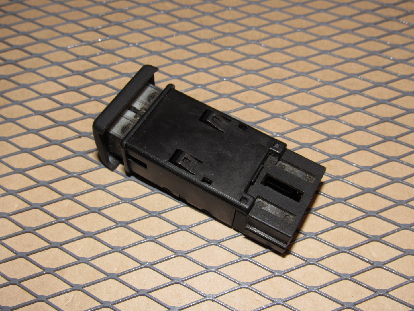 03 04 Land Rover Discovery OEM Rear Defroster Switch