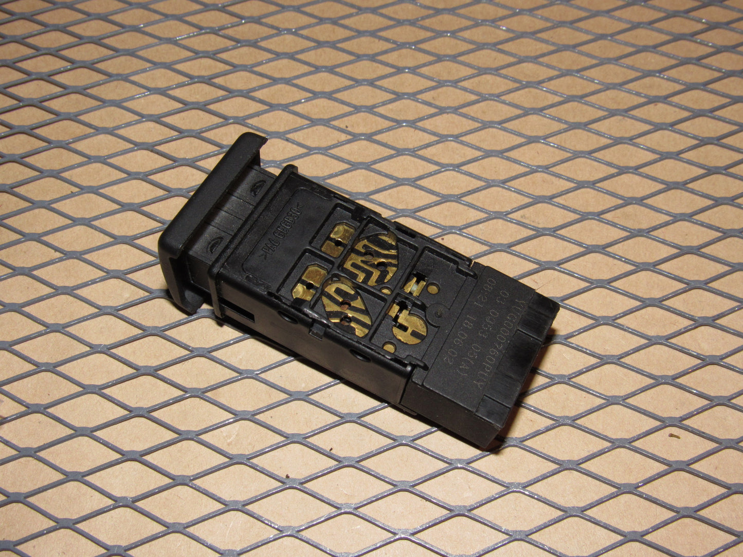 03 04 Land Rover Discovery OEM Rear Defroster Switch