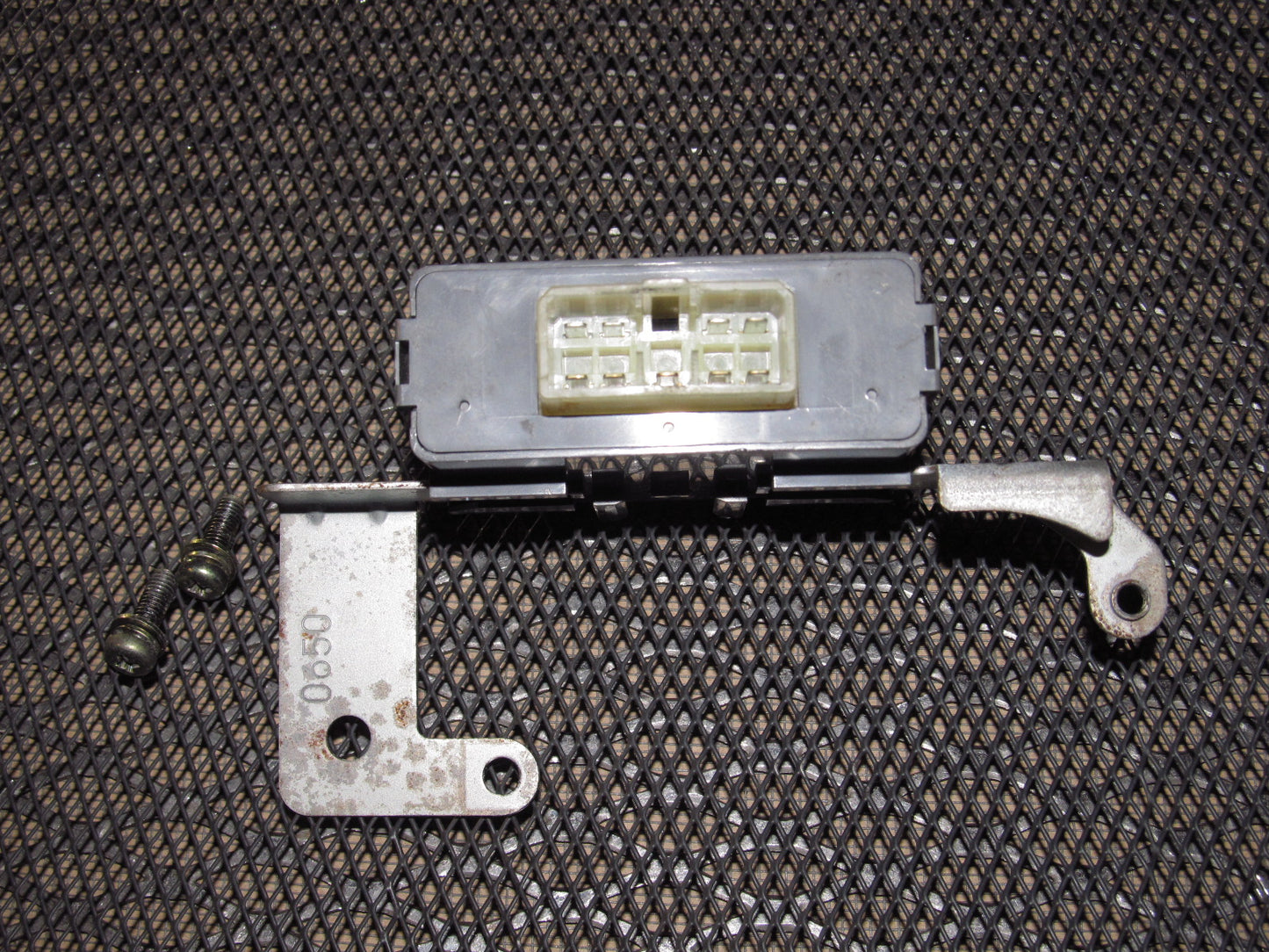 94 95 96 97 Mitsubishi 3000GT OEM Antenna Relay