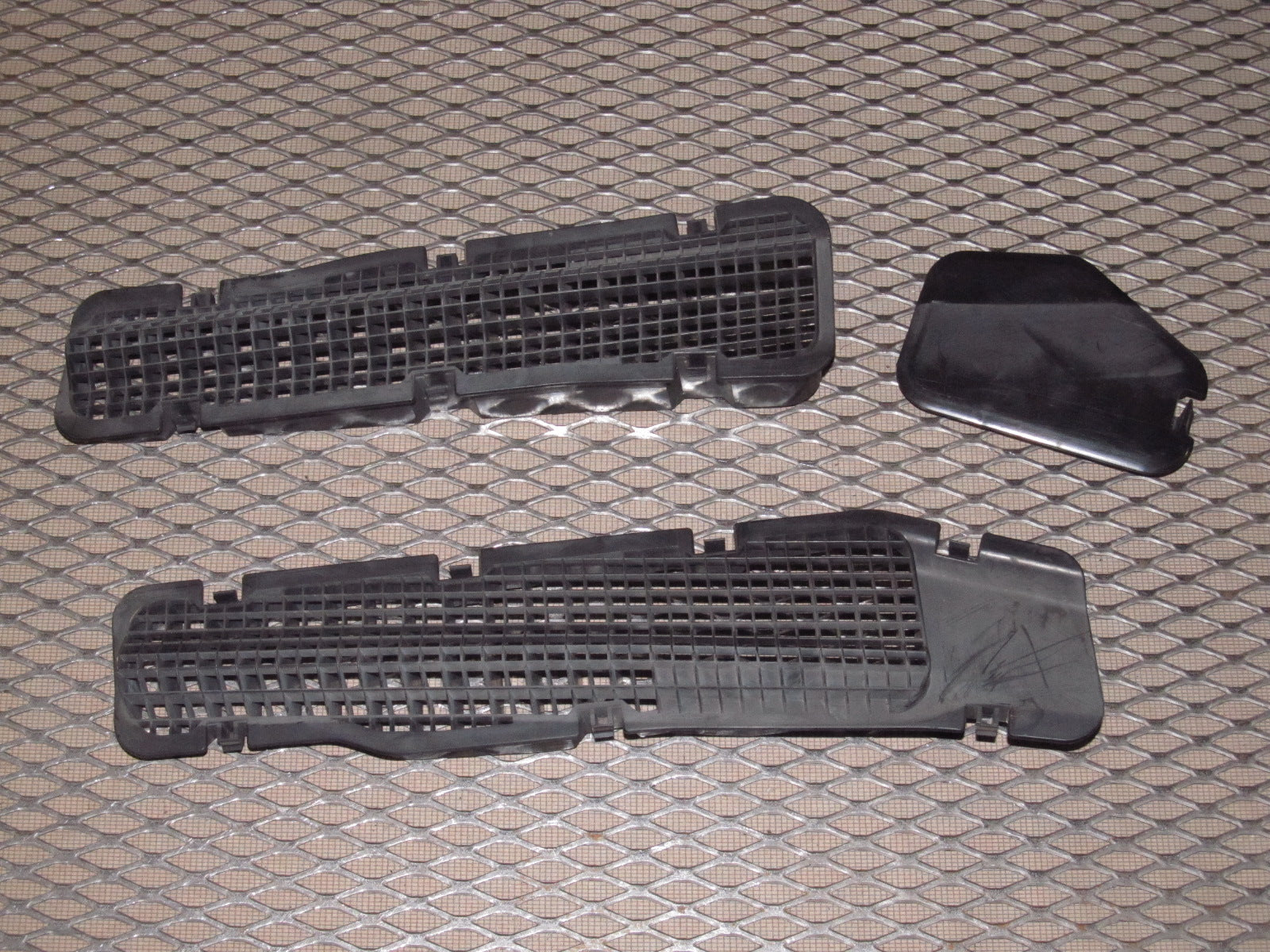 94 95 96 97 Mitsubishi 3000GT OEM Exterior Wiper Cowl Drain Panel Cover