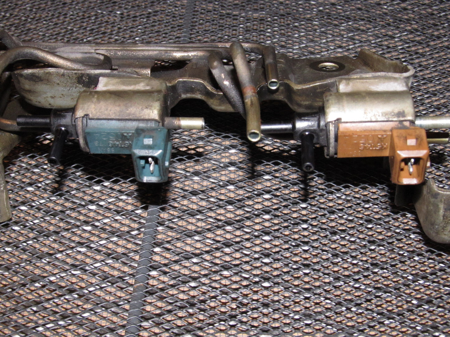 89 90 Nissan 240SX OEM VSV Vacuum Valve & Bracket