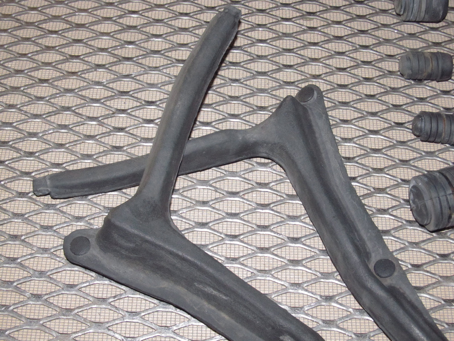 94 95 96 97 Mitsubishi 3000GT OEM Hood Stopper & Weather Stripping