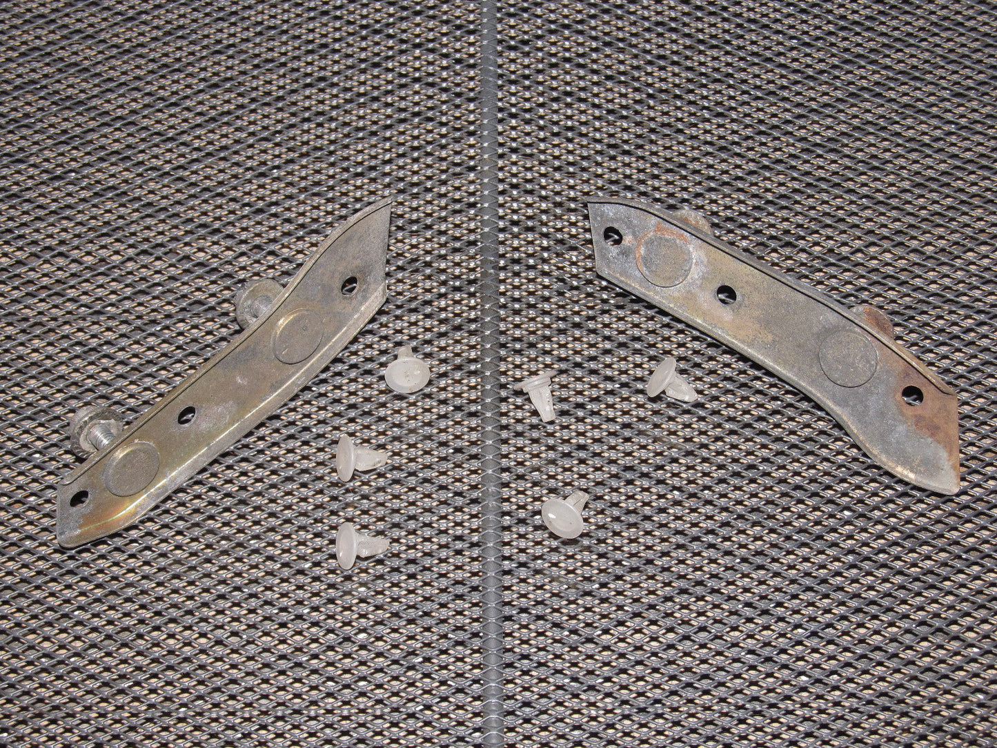 90 91 92 93 Mazda Miata OEM Front Bumper & Fender Bracket