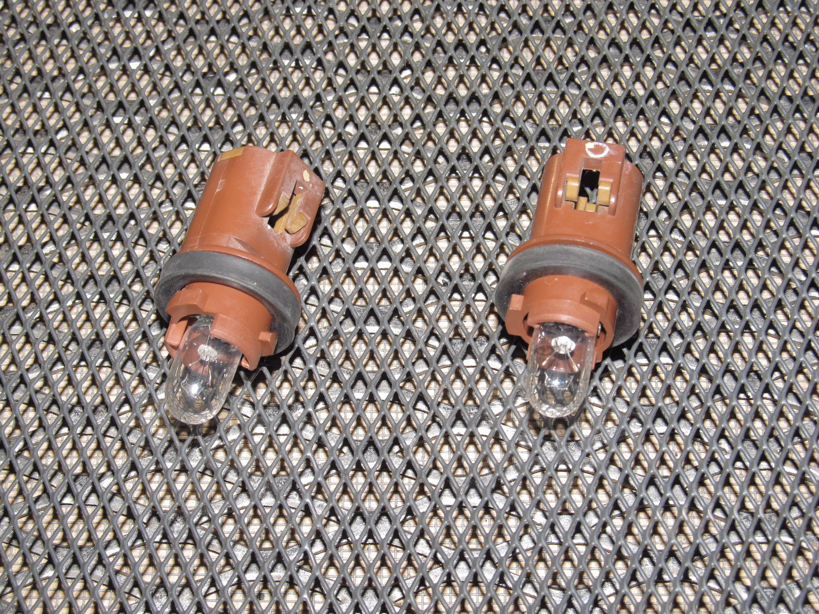 90 91 92 93 94 95 96 Nissan 300zx OEM Rear Side Marker Bulb Socket