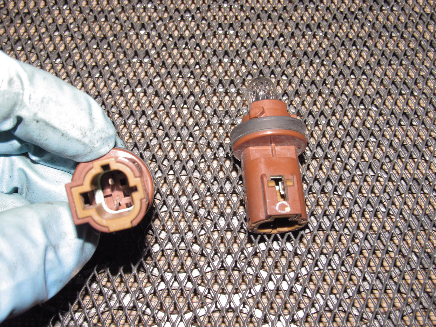 90 91 92 93 94 95 96 Nissan 300zx OEM Rear Side Marker Bulb Socket