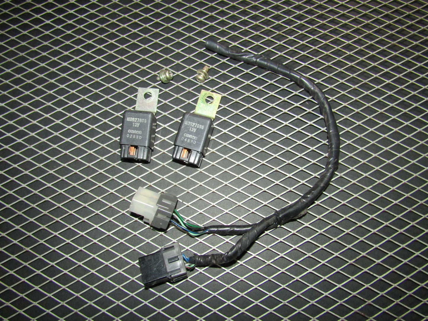 94 95 96 97 Mitsubishi 3000GT OEM MB627895 Relay & Pigtail Harness