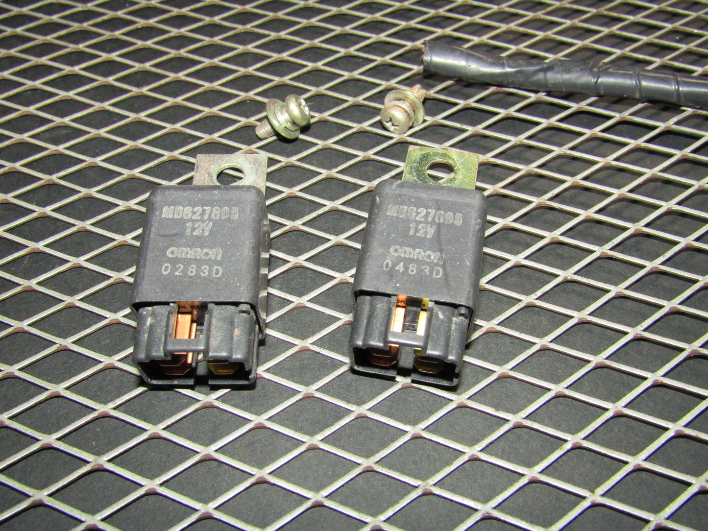 94 95 96 97 Mitsubishi 3000GT OEM MB627895 Relay & Pigtail Harness