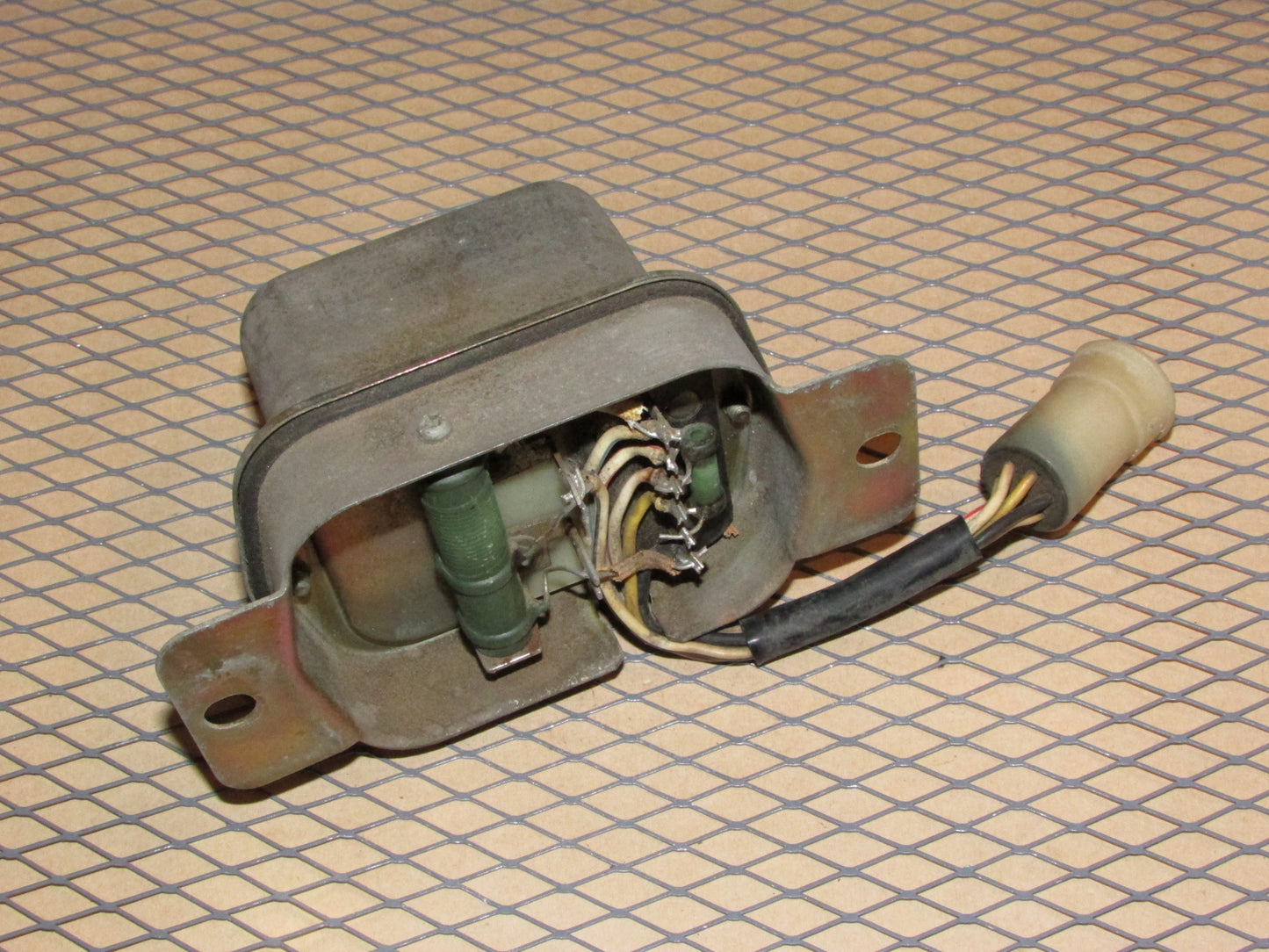 75 76 Datsun 280z OEM Temp Compensated Voltage Regulator TL1Z-85B