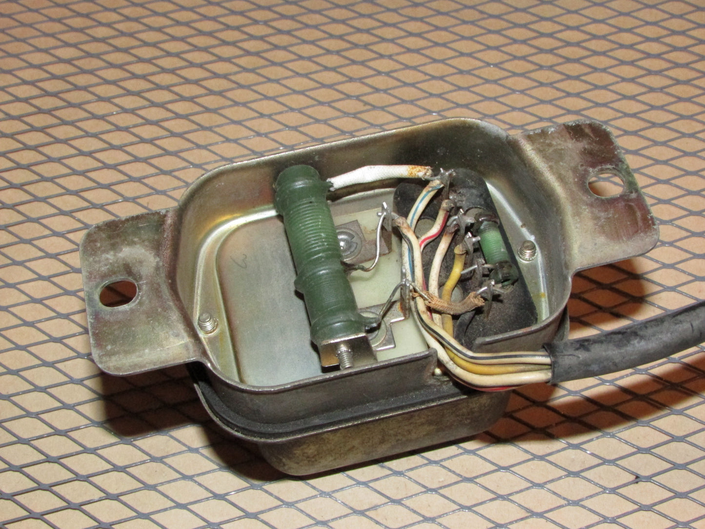 75 76 Datsun 280z OEM Temp Compensated Voltage Regulator TL1Z-85B