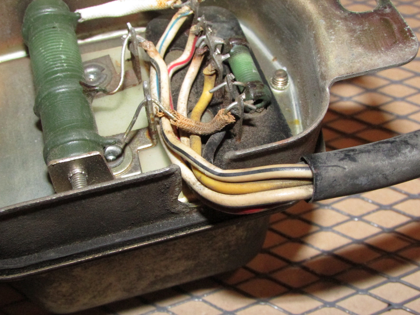 75 76 Datsun 280z OEM Temp Compensated Voltage Regulator TL1Z-85B