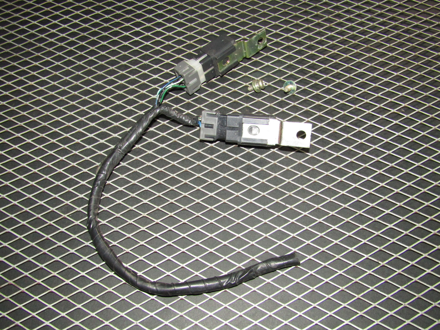 94 95 96 97 Mitsubishi 3000GT OEM MB627895 Relay & Pigtail Harness