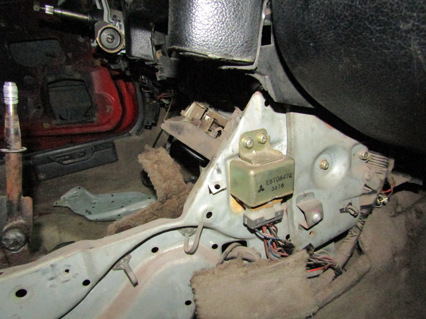94 95 96 97 Mitsubishi 3000GT OEM E8T08472 Fuel Pump Main Relay