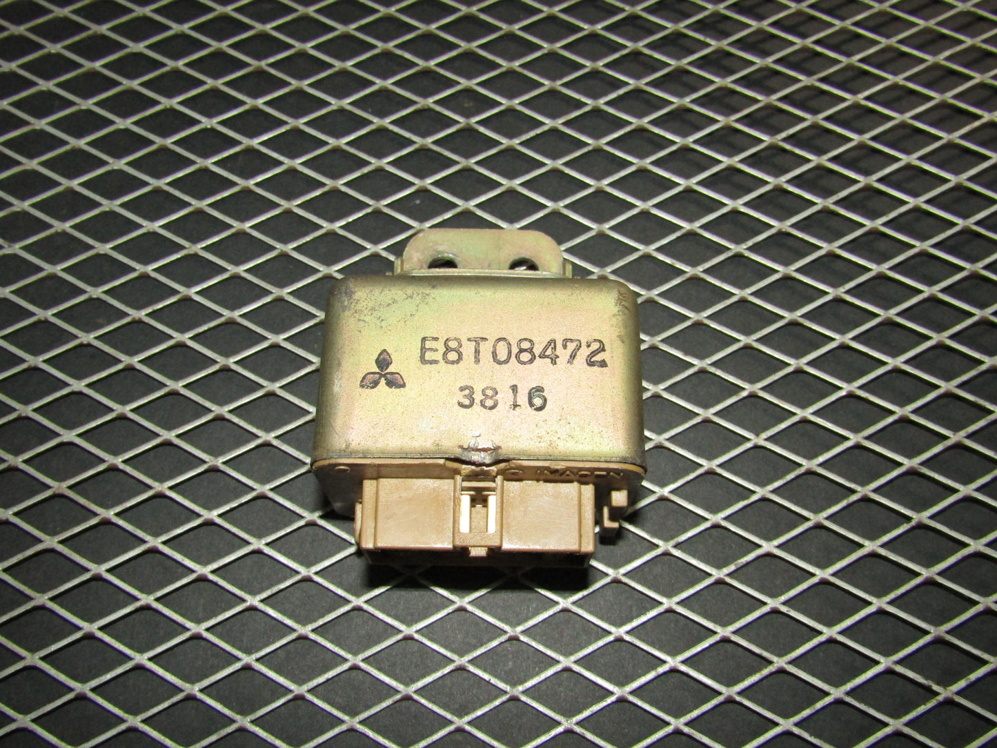 94 95 96 97 Mitsubishi 3000GT OEM E8T08472 Fuel Pump Main Relay
