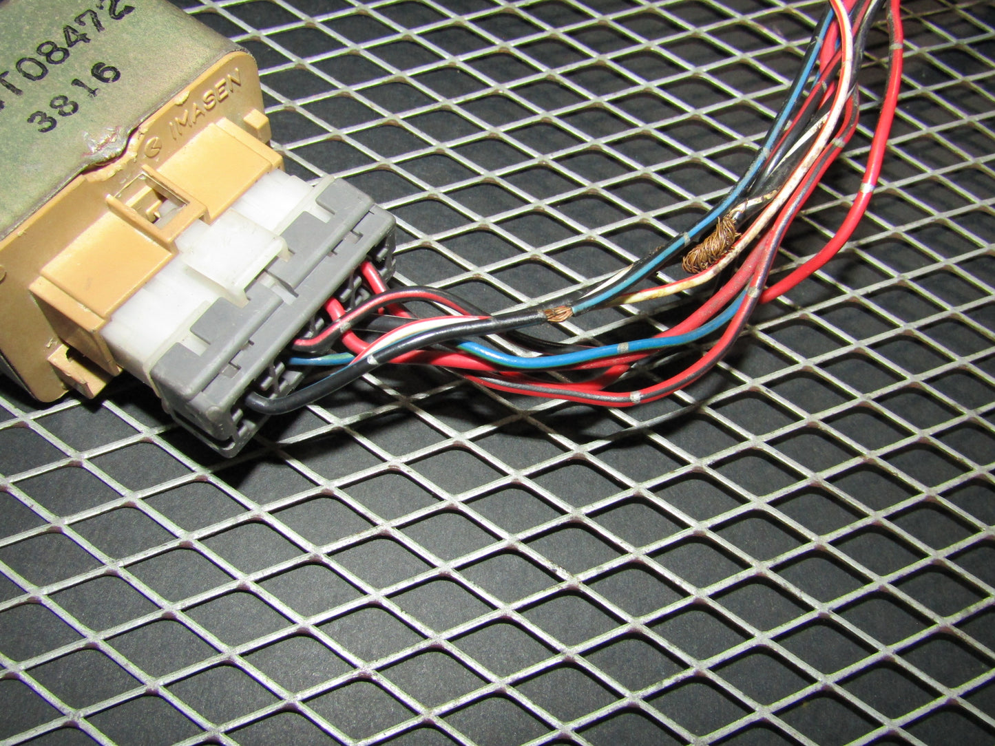 94 95 96 97 Mitsubishi 3000GT OEM E8T08472 Fuel Pump Main Relay Pigtail Harness