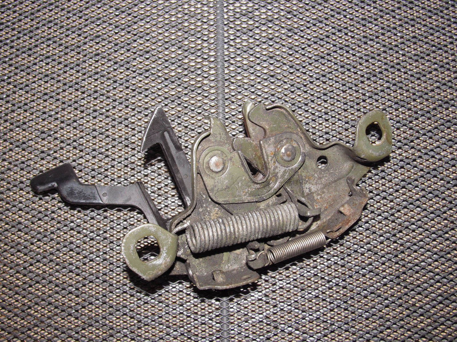 90-96 Nissan 300zx OEM Hood Latch – Autopartone