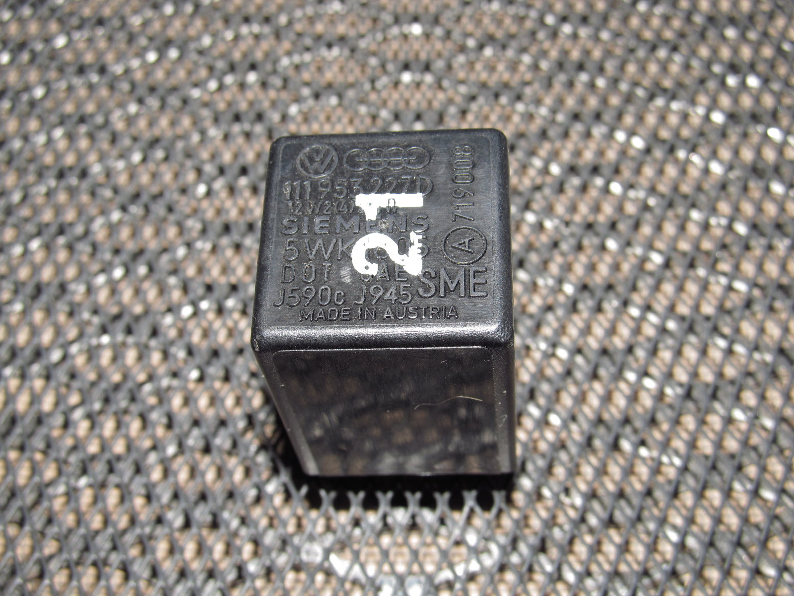 83-85 Porsche 944 OEM Relay 111953227D