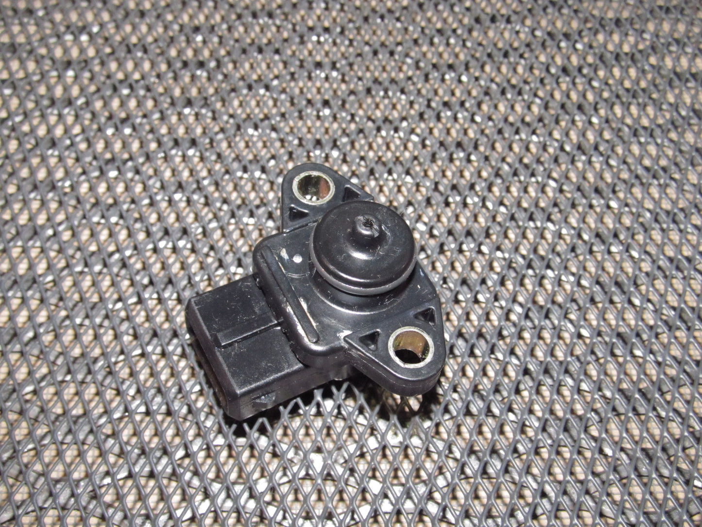 94 95 96 97 Mitsubishi 3000GT OEM Map Sensor - MD605600