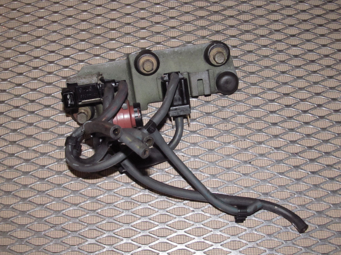 94 95 96 97 Mitsubishi 3000GT OEM Engine VSV Vacuum Valve Assembly