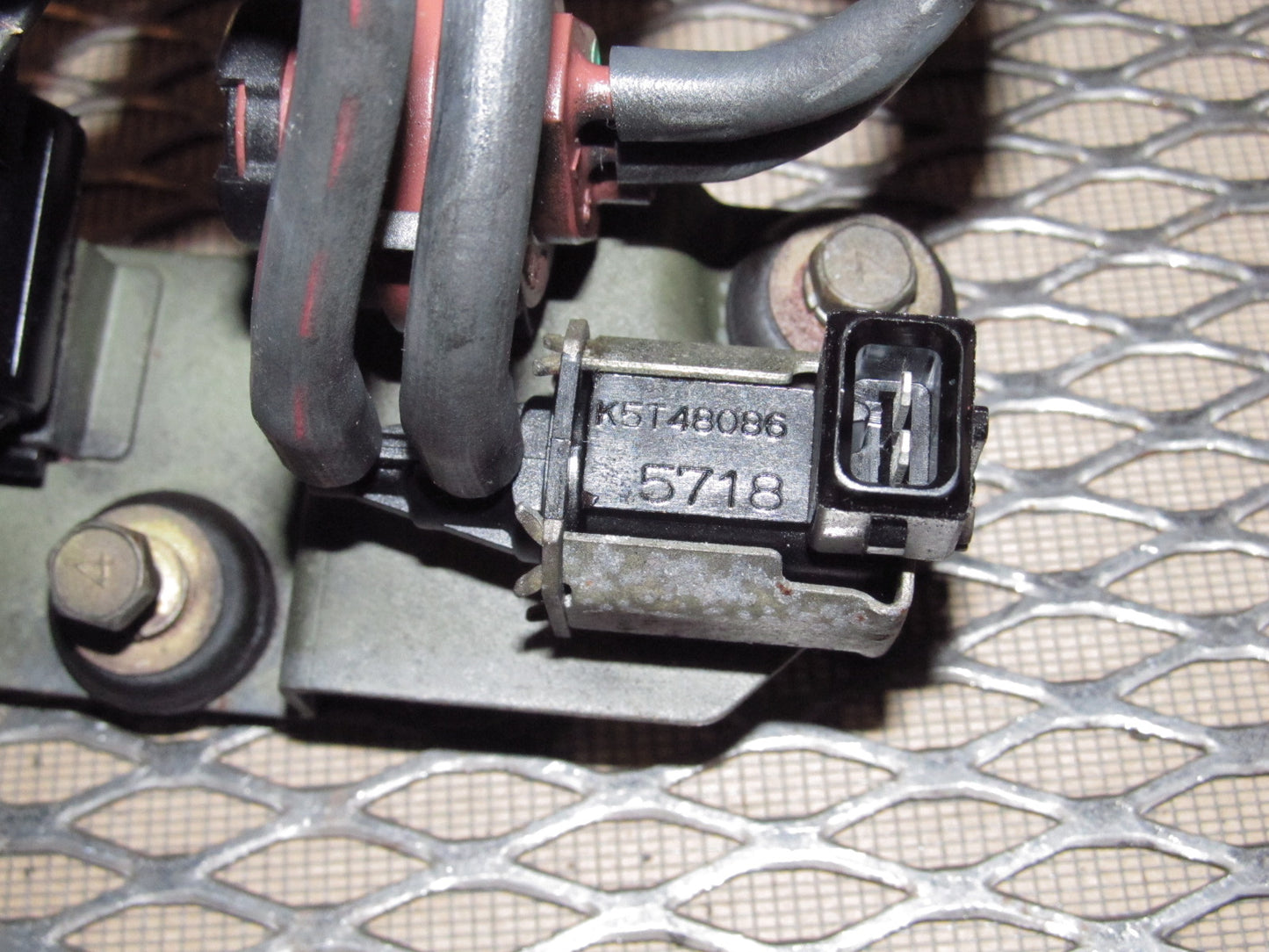 94 95 96 97 Mitsubishi 3000GT OEM Engine VSV Vacuum Valve Assembly