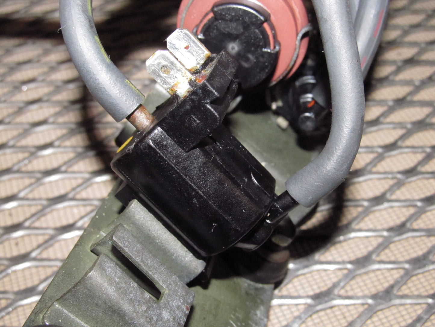 94 95 96 97 Mitsubishi 3000GT OEM Engine VSV Vacuum Valve Assembly