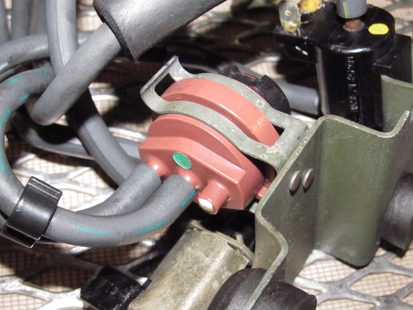 94 95 96 97 Mitsubishi 3000GT OEM Engine VSV Vacuum Valve Assembly