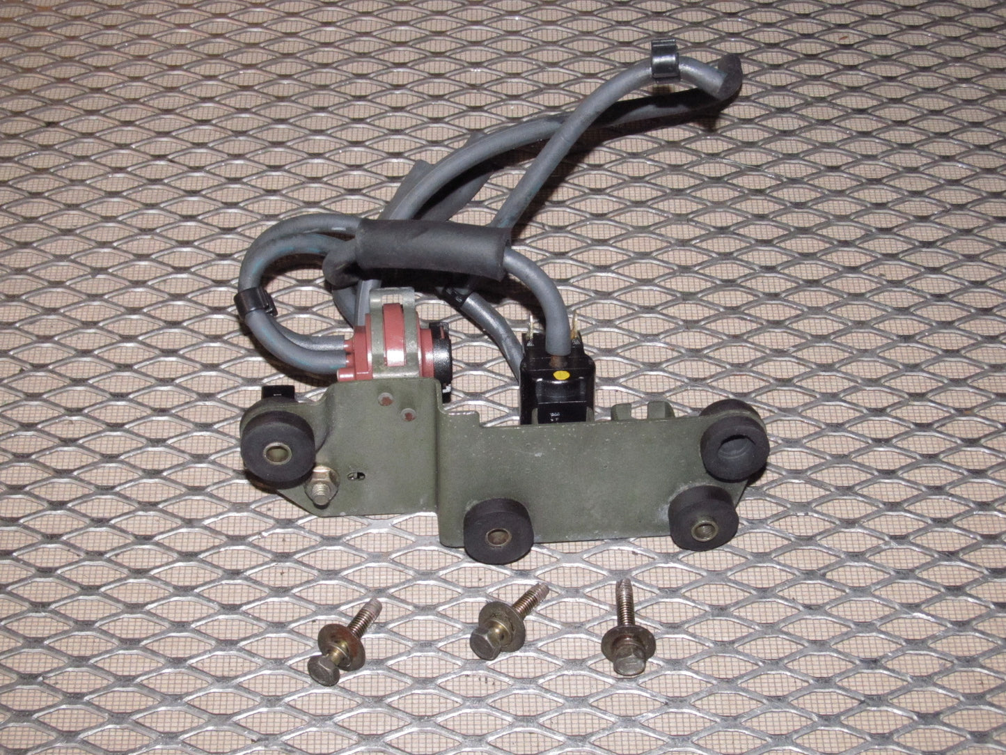 94 95 96 97 Mitsubishi 3000GT OEM Engine VSV Vacuum Valve Assembly