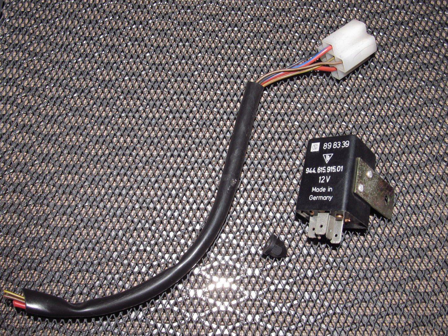 83-85 Porsche 944 OEM Relay 944.615.915.01