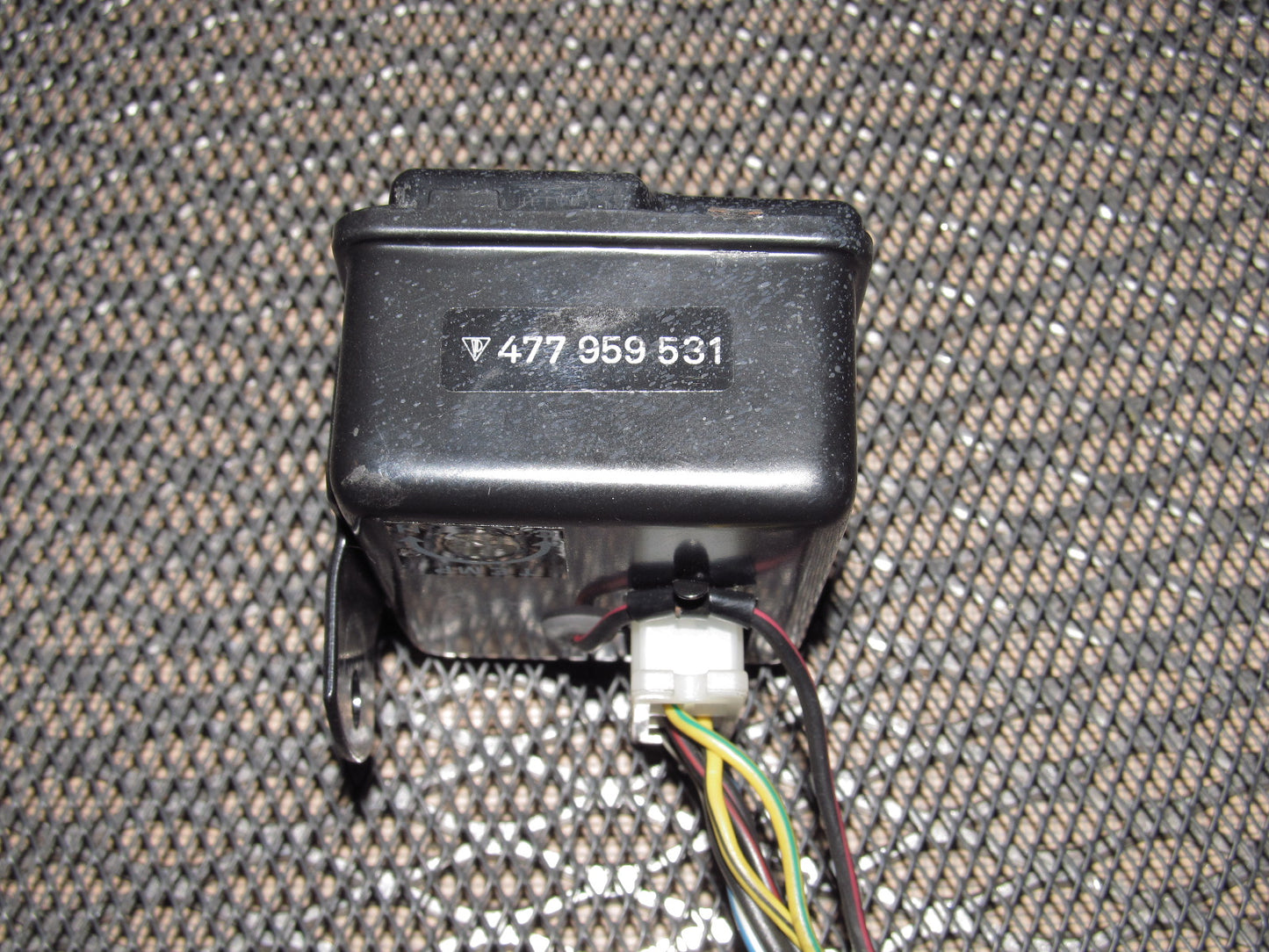 83-85 Porsche 944 OEM Relay 077300-0320