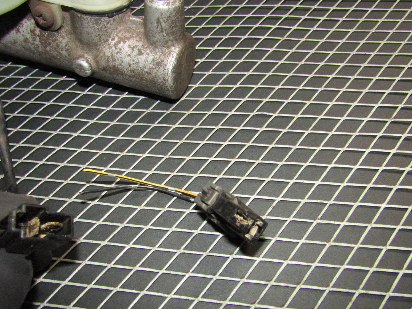 94 95 96 97 Mitsubishi 3000GT OEM Master Brake Cylinder Level Sensor Pigtail Harness