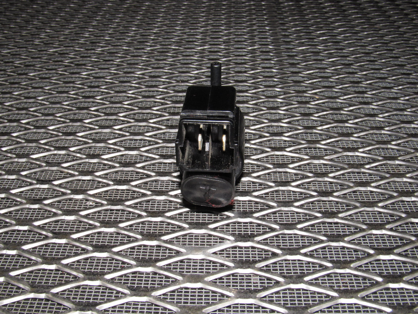 99 00 Mazda Miata OEM VSV Vacuum Switch Valve K5T49096