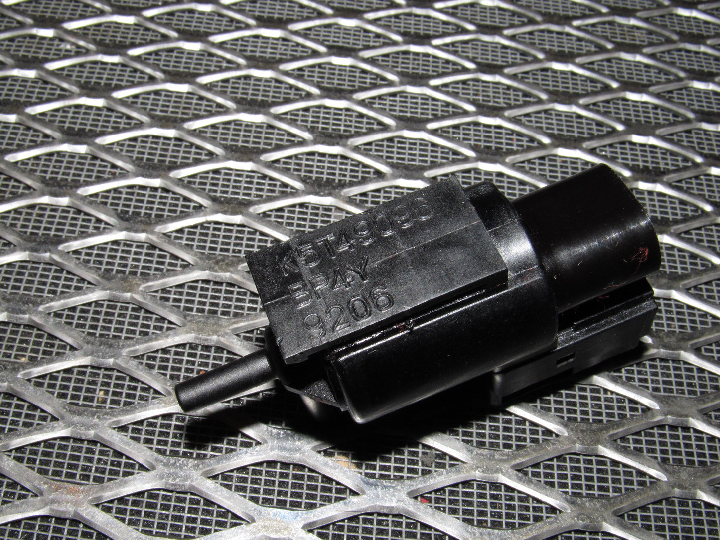 99 00 Mazda Miata OEM VSV Vacuum Switch Valve K5T49096