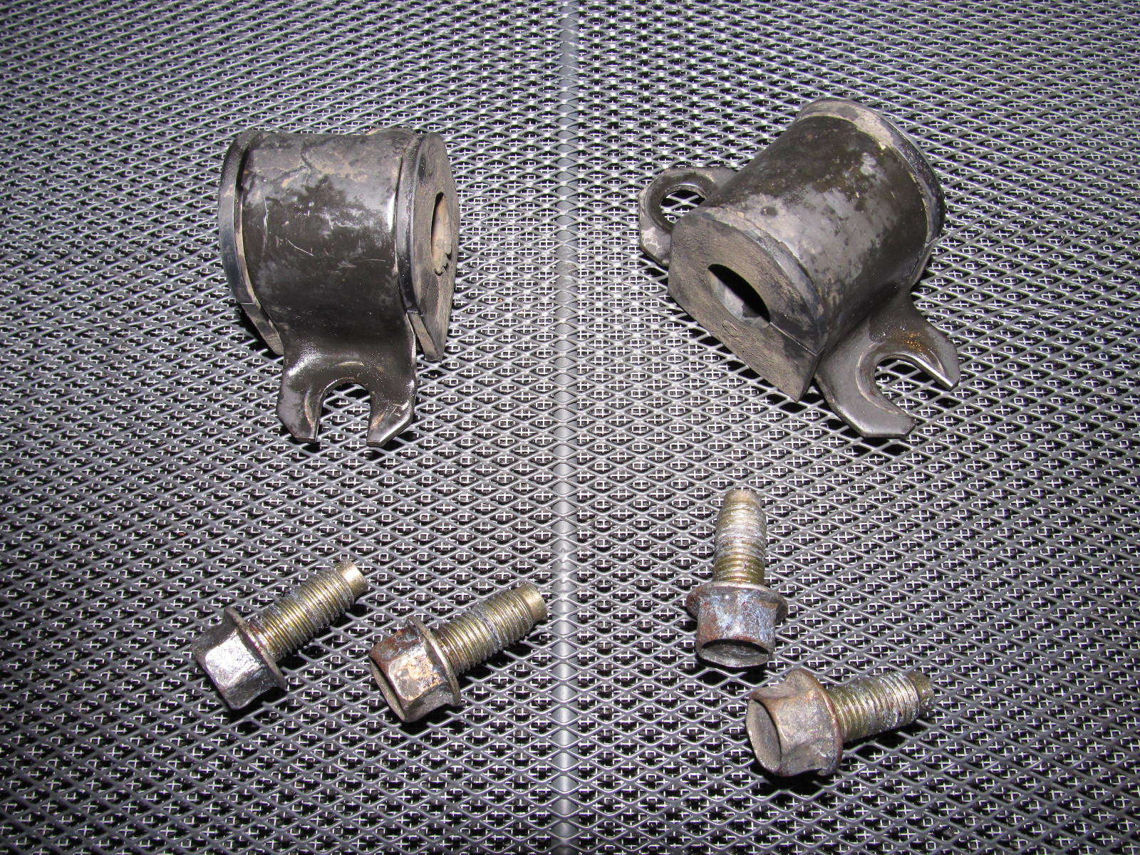 90-96 Nissan 300zx OEM Sway Stabilizer Bar Mount - Rear Set