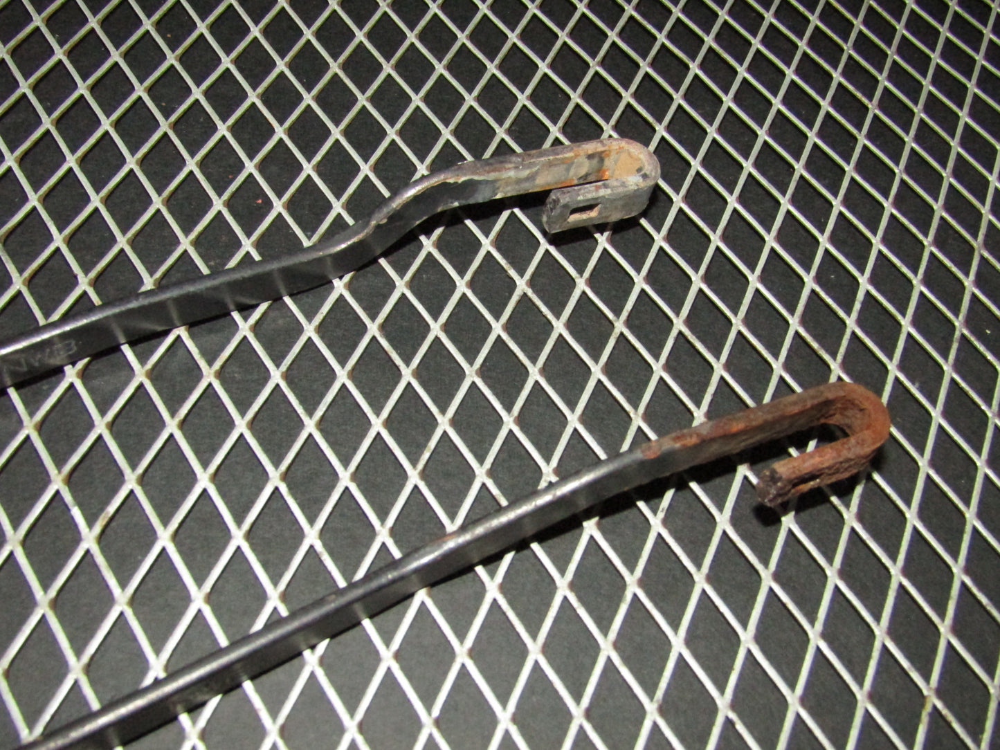 94 95 96 97 Mitsubishi 3000GT OEM Front Wiper Arm Set
