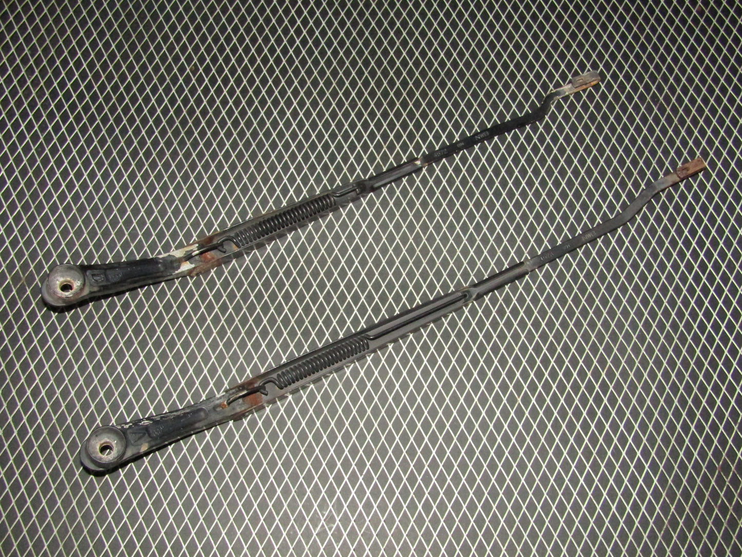 94 95 96 97 Mitsubishi 3000GT OEM Front Wiper Arm Set