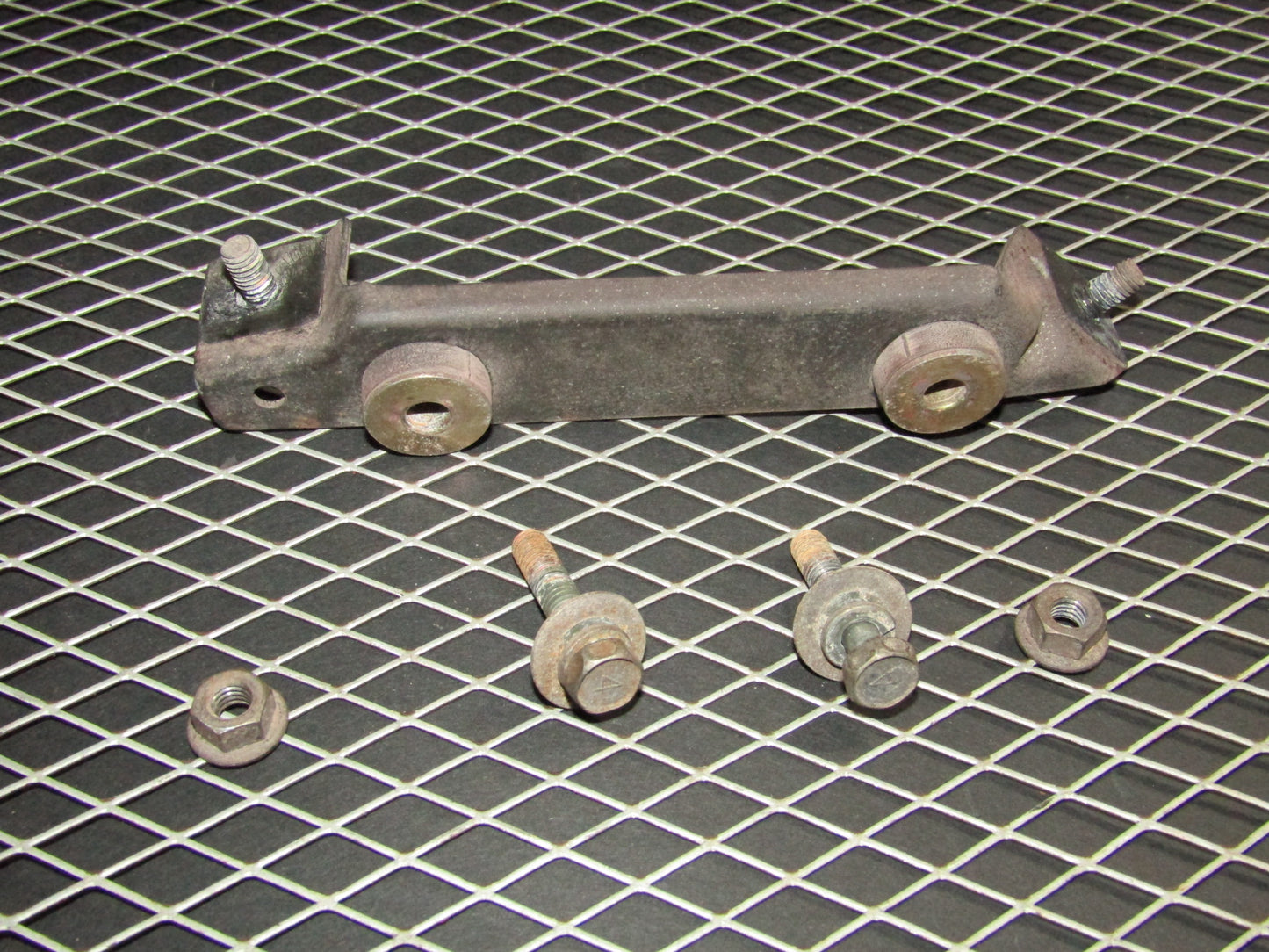 94 95 96 97 Mitsubishi 3000GT OEM A/C Fitting Hose Holder Bracket