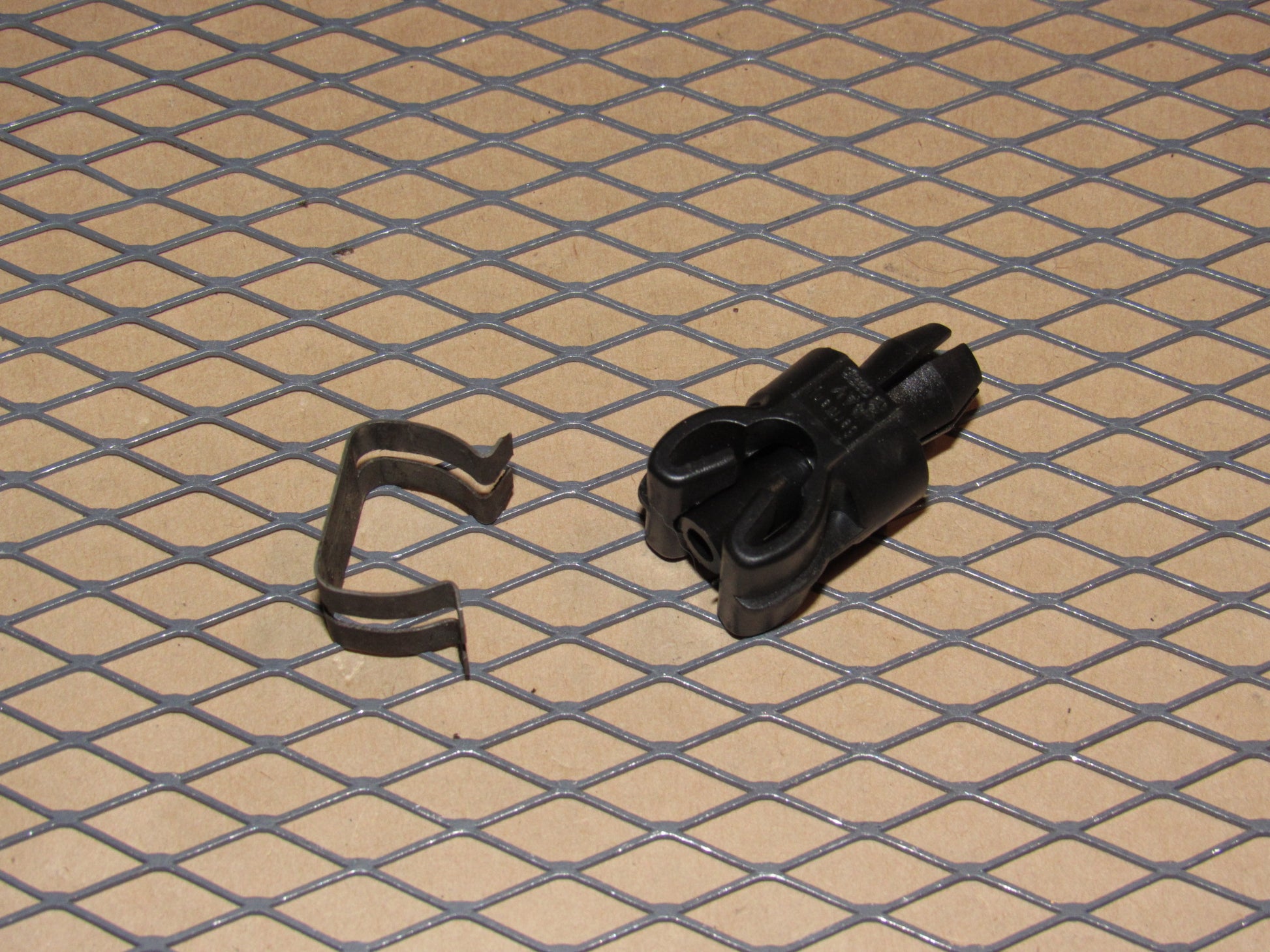 85 86 87 88 89 90 91 92 Volkswagen Jetta OEM A/T Shifter Selector Mounting Lock Clip