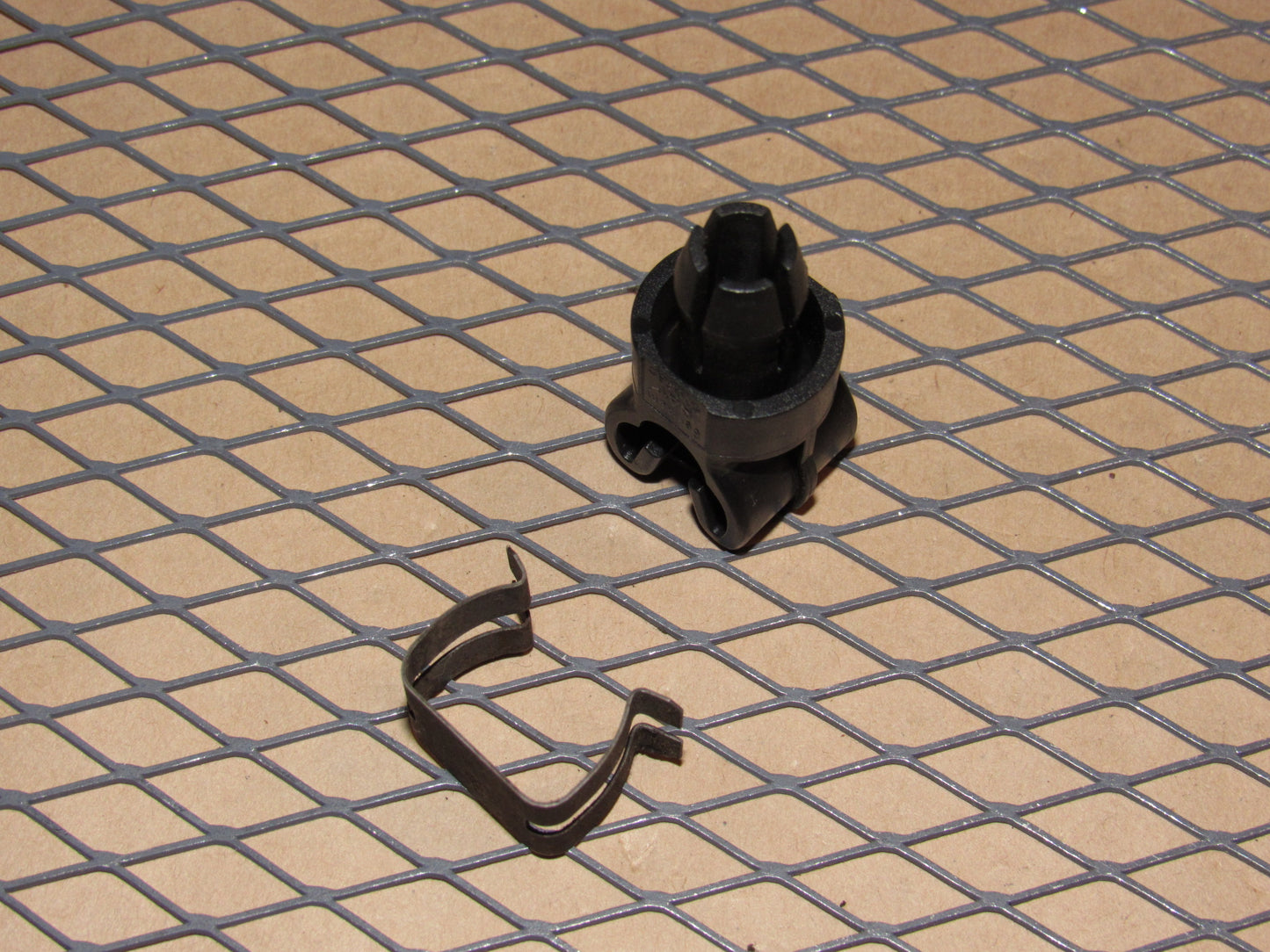 85 86 87 88 89 90 91 92 Volkswagen Jetta OEM A/T Shifter Selector Mounting Lock Clip