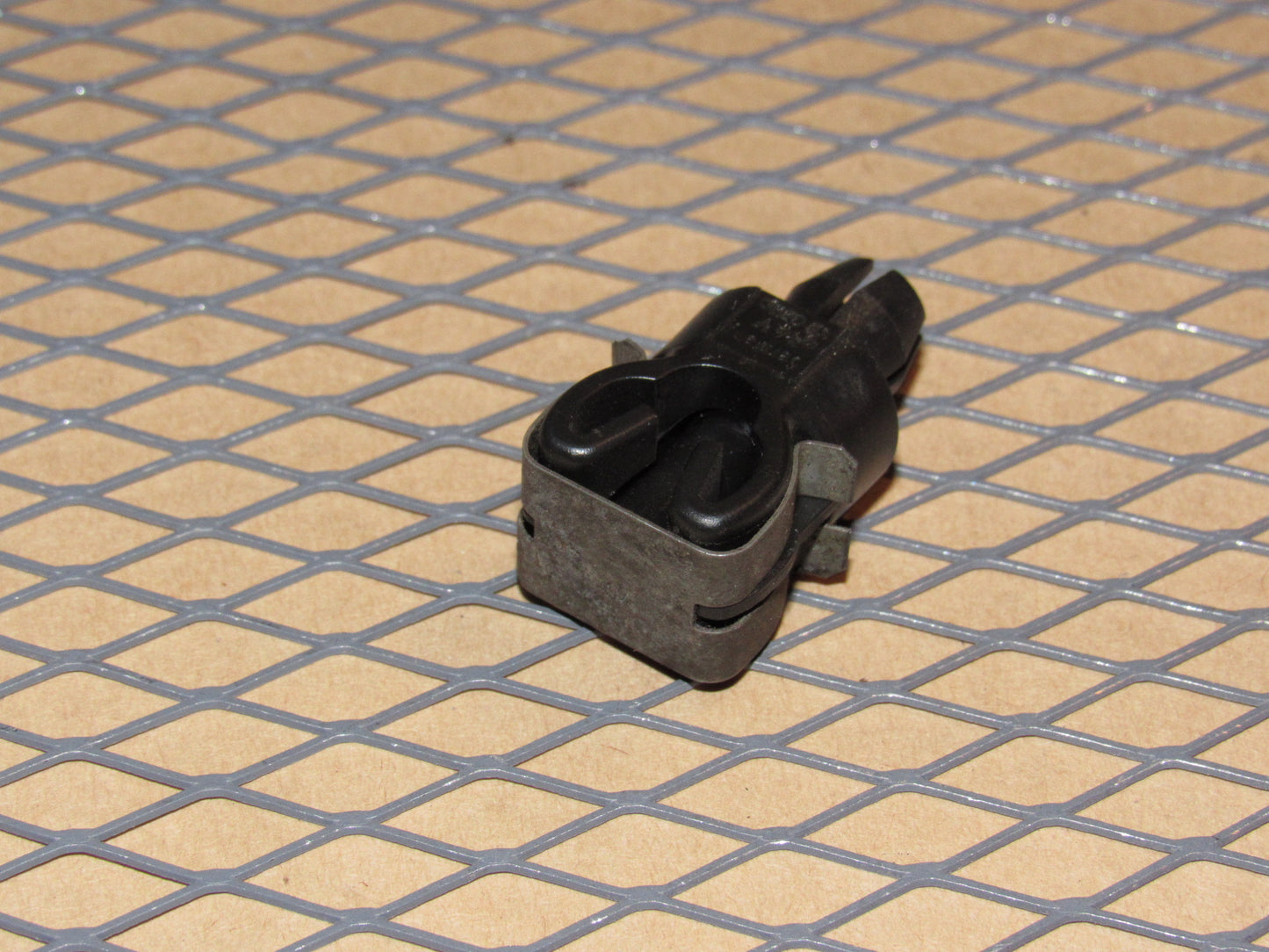 85 86 87 88 89 90 91 92 Volkswagen Jetta OEM A/T Shifter Selector Mounting Lock Clip