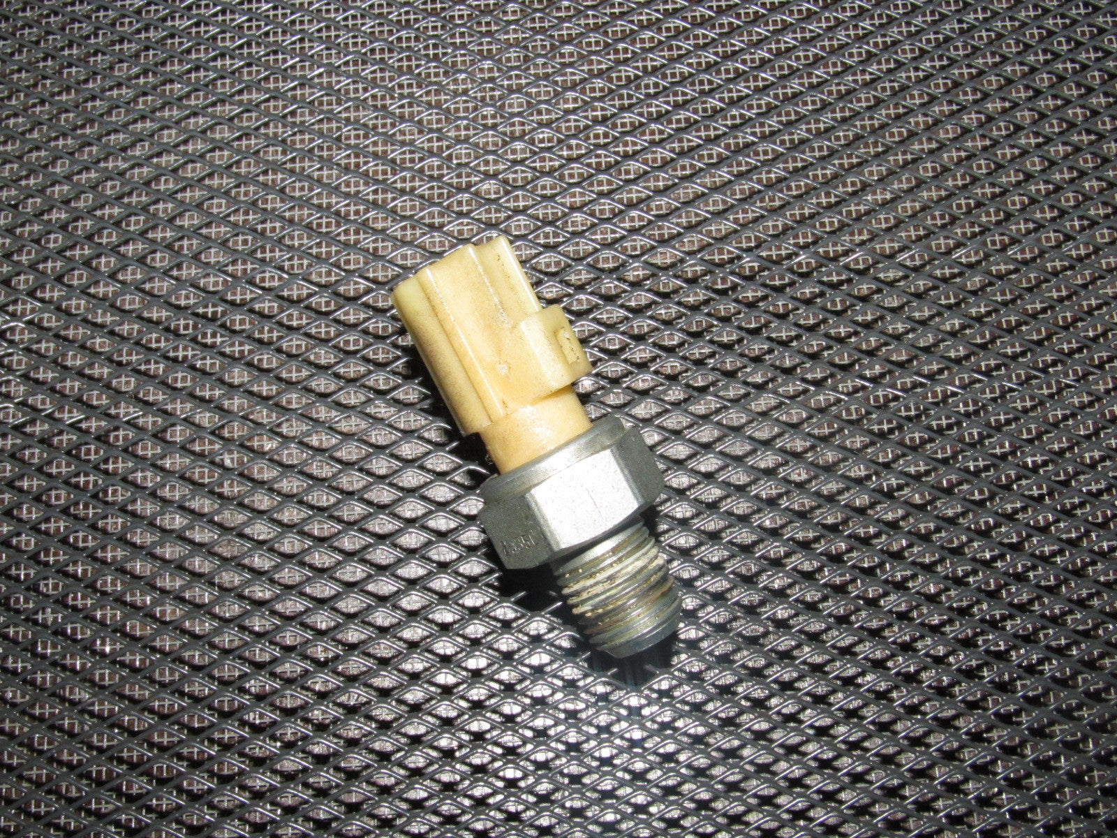 05 06 07 08 09 10 Ford Mustang 4.0 V6 OEM Oil Pressure Switch