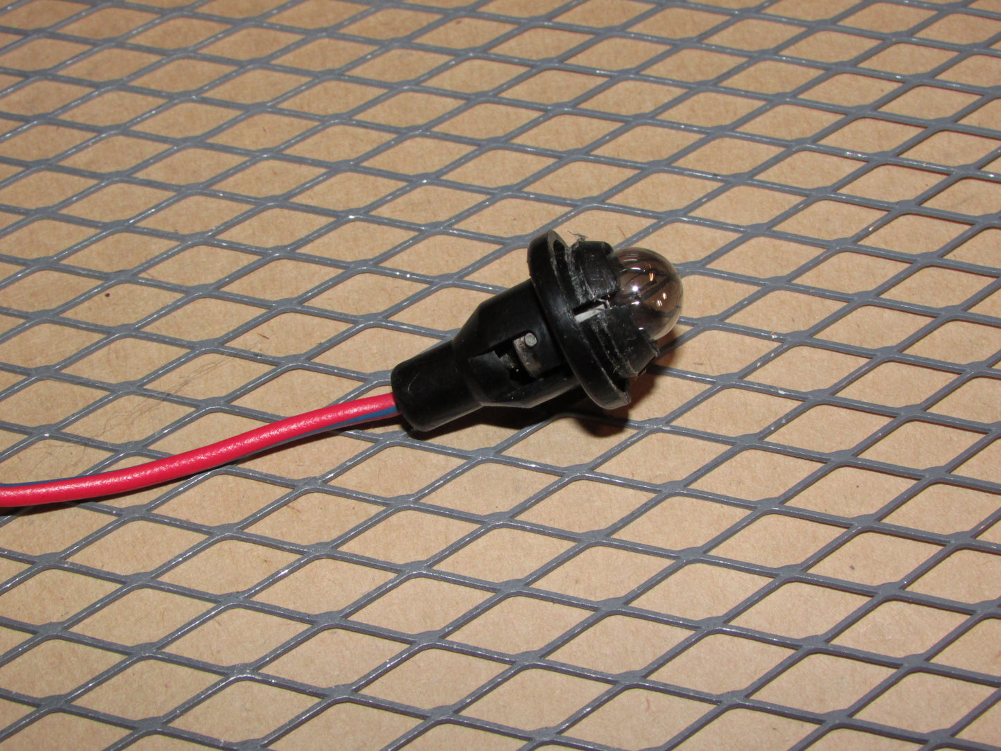 70 71 72 73 Datsun 240z OEM Temp & Oil Meter Gauge illumination Light Bulb Socket